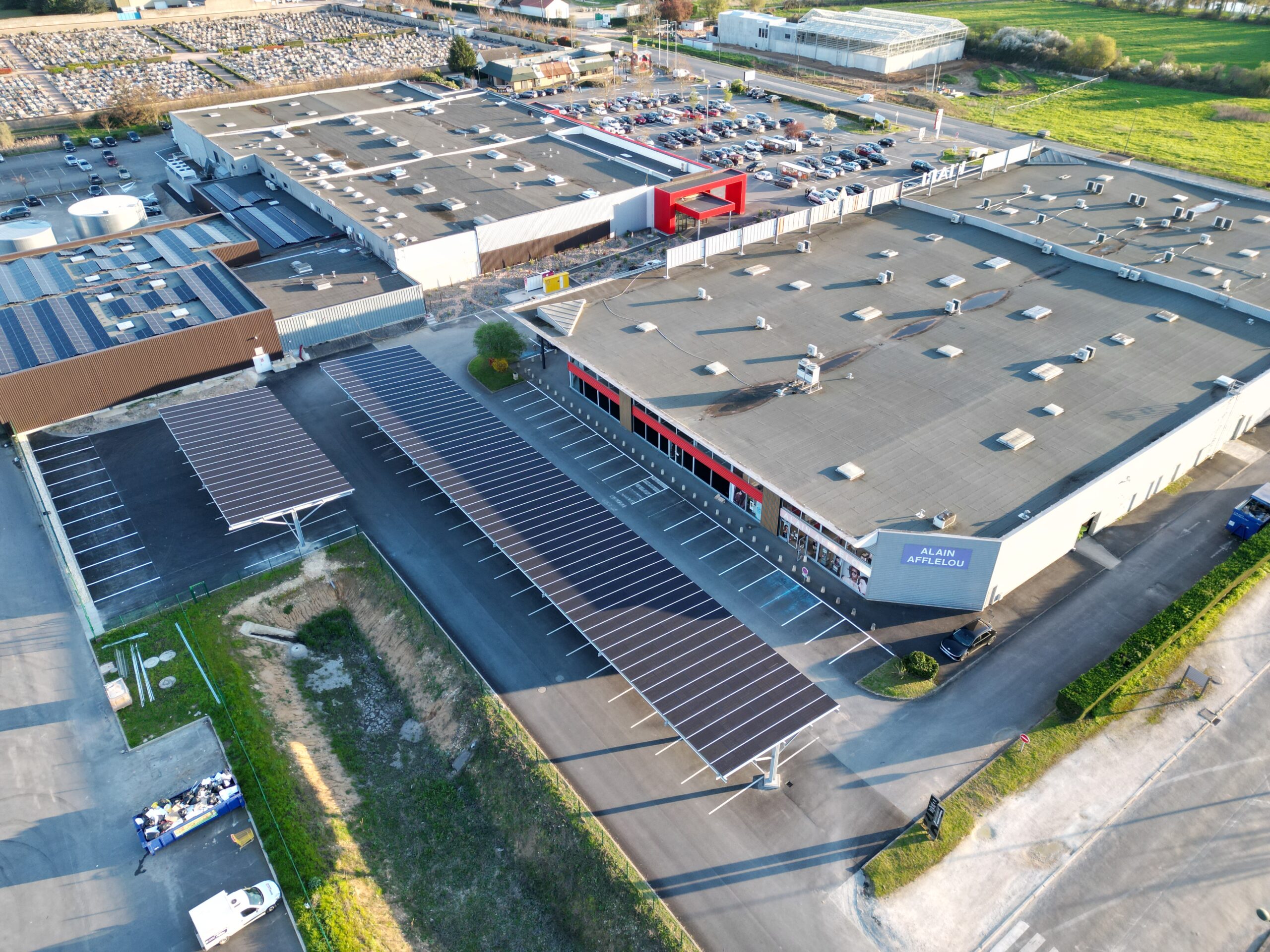 Ombrières photovoltaïques - Intermarché Saint-Amand-Montrond
